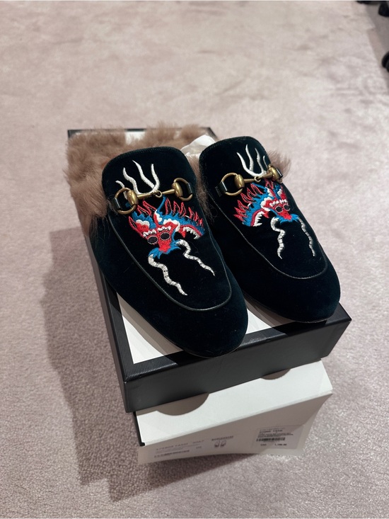 Gucci Other - Gucci Dark green Velvet Horsebit Embroidered Fur Lined Loafers/Mules